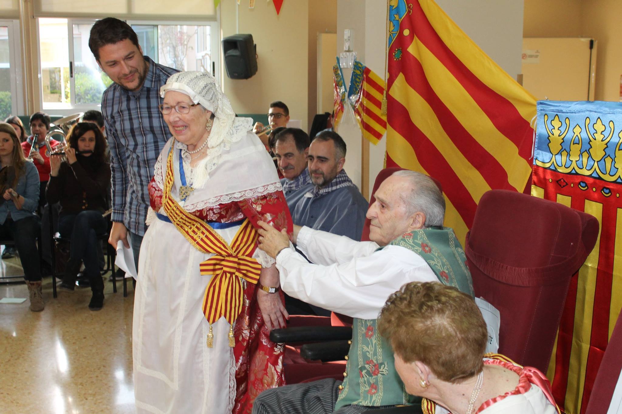 Presentacion Fallera Mayor 2015 Res idencia San Antonio de Benagéber - Nuestros centros