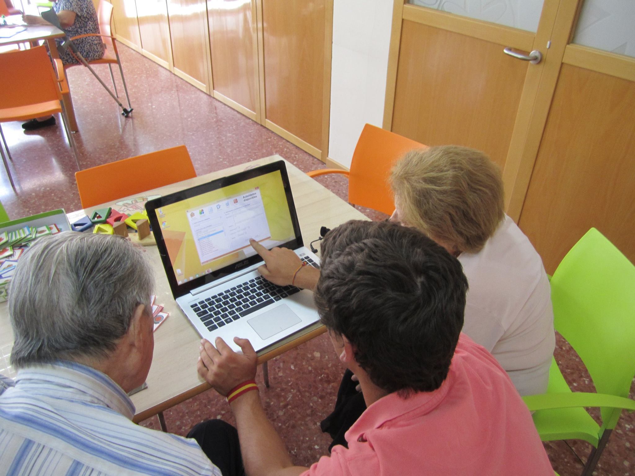 Residencia Fortuny llevando a cabo el Programa SmartBrain. Entrenamiento mental para cuidar la memoria - Nuestros centros