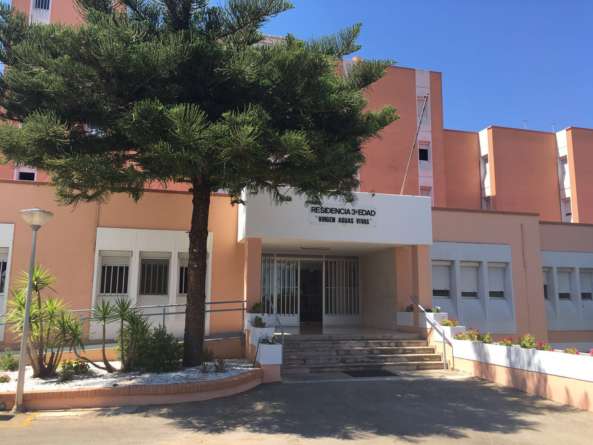 IMG 20160620 WA00031 593x445 - Los mayores desalojados por el incendio de Carcaixent regresan esta tarde a la residencia Aigües Vives