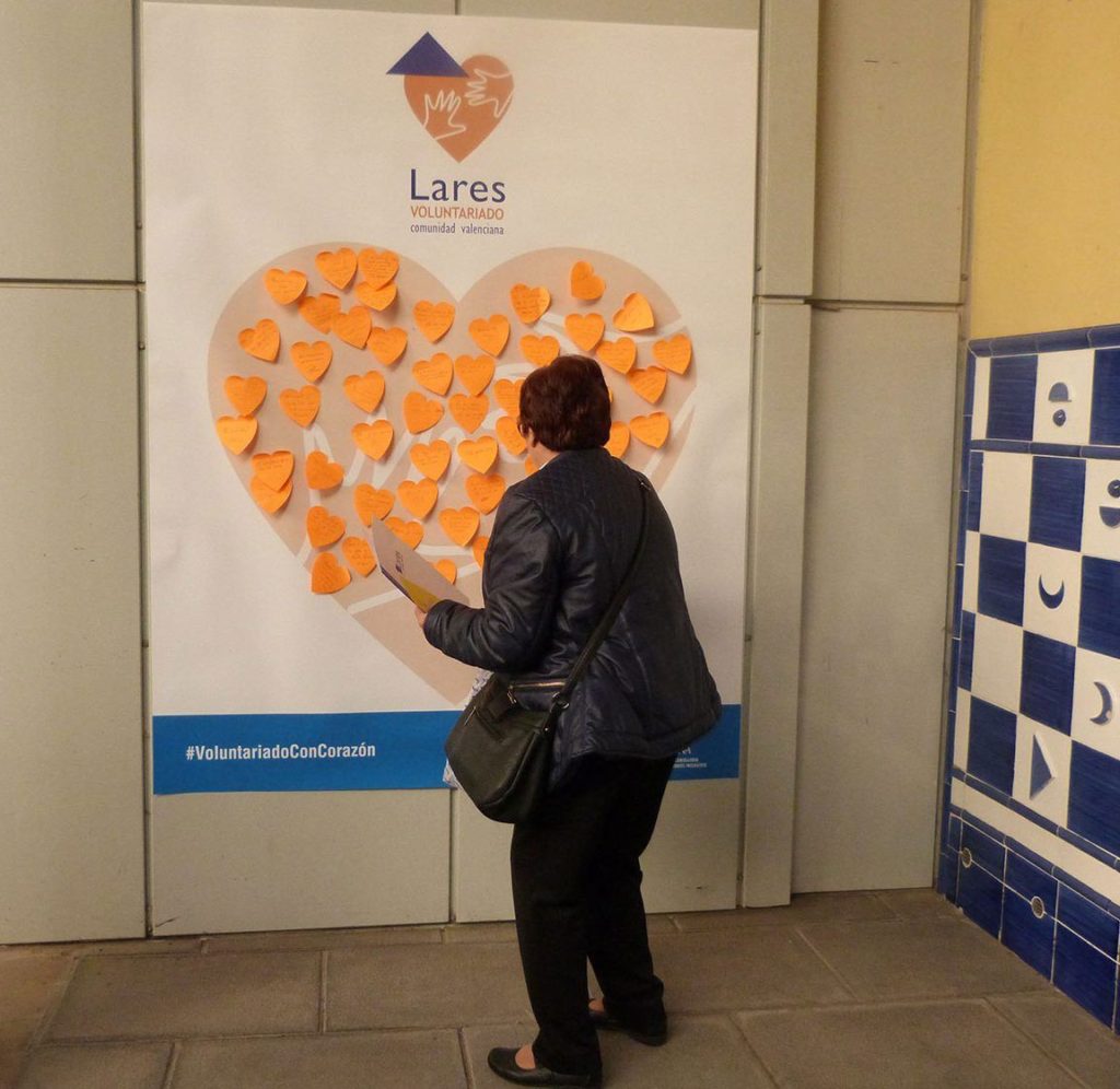 ponercorazones e1482153563664 1024x996 - &iquest;Qu&eacute; aporta el voluntariado con personas mayores al que lo realiza?