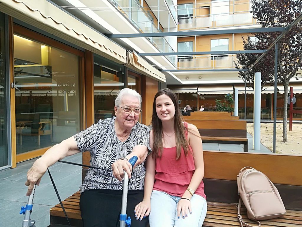 M&ordf; Jose y Mercedes 2 1024x768 - Experiencia pionera de ayuda mutua por internet entre mayores y voluntariado universitario erasmus