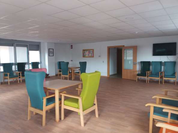 WhatsApp Image 2017 09 28 at 10.07.48 593x445 - La Residencia de Caritas Interparroquial de Burriana inaugura nuevas instalaciones con una visita del El Obispo de Segorbe-Castellón