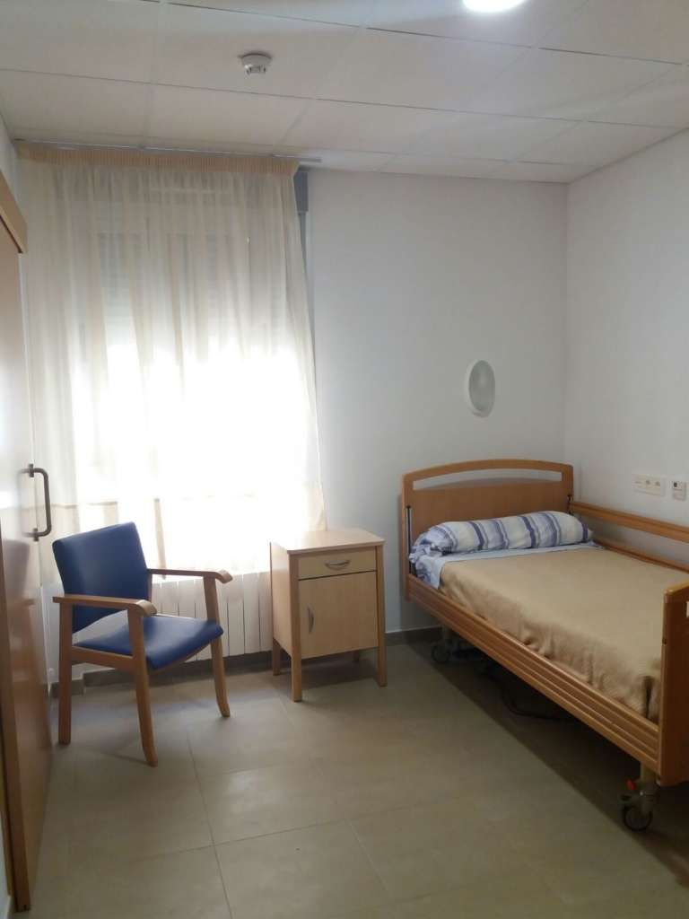 WhatsApp Image 2017 09 28 at 10.08.05 768x1024 - La Residencia de Caritas Interparroquial de Burriana inaugura nuevas instalaciones con una visita del El Obispo de Segorbe-Castell&oacute;n