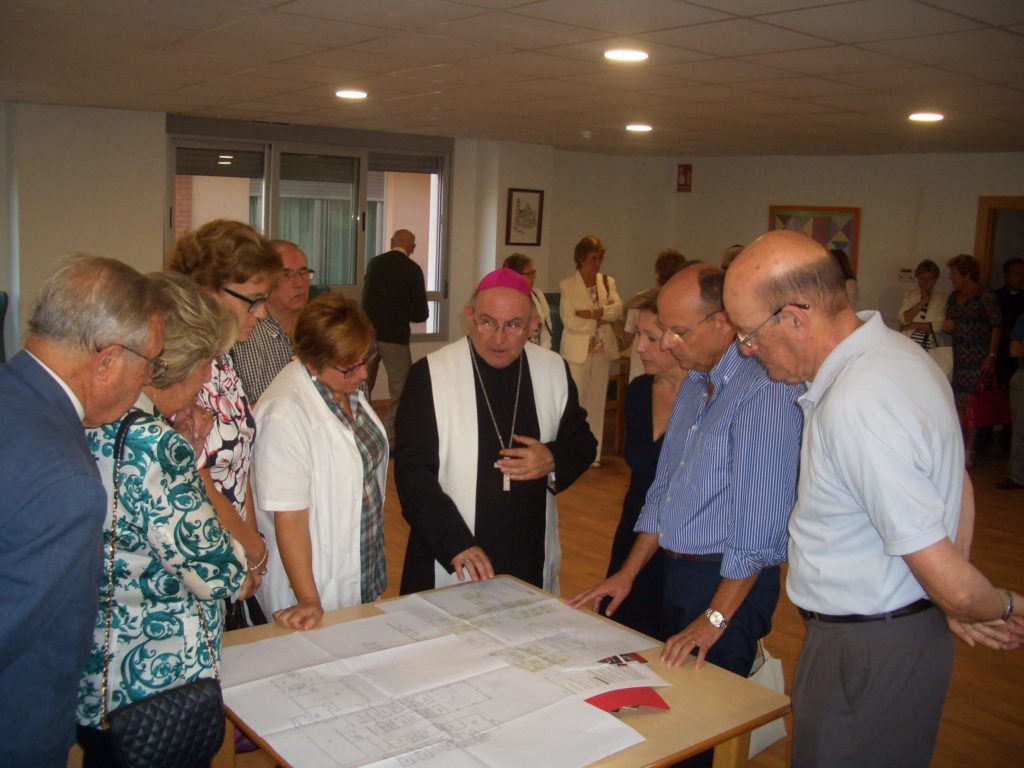 obispo1 1 1024x768 - La Residencia de Caritas Interparroquial de Burriana inaugura nuevas instalaciones con una visita del El Obispo de Segorbe-Castell&oacute;n