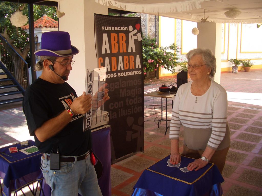 mago5 1024x768 - La Residencia de Ancianos de Caritas Burriana se llena de solidaridad