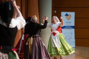 20241204 Jornada Voluntariado Lares CV 01 300x200 - Lares Comunidad Valenciana celebra la Jornada de Voluntariado &ldquo;tejiendo redes&rdquo;